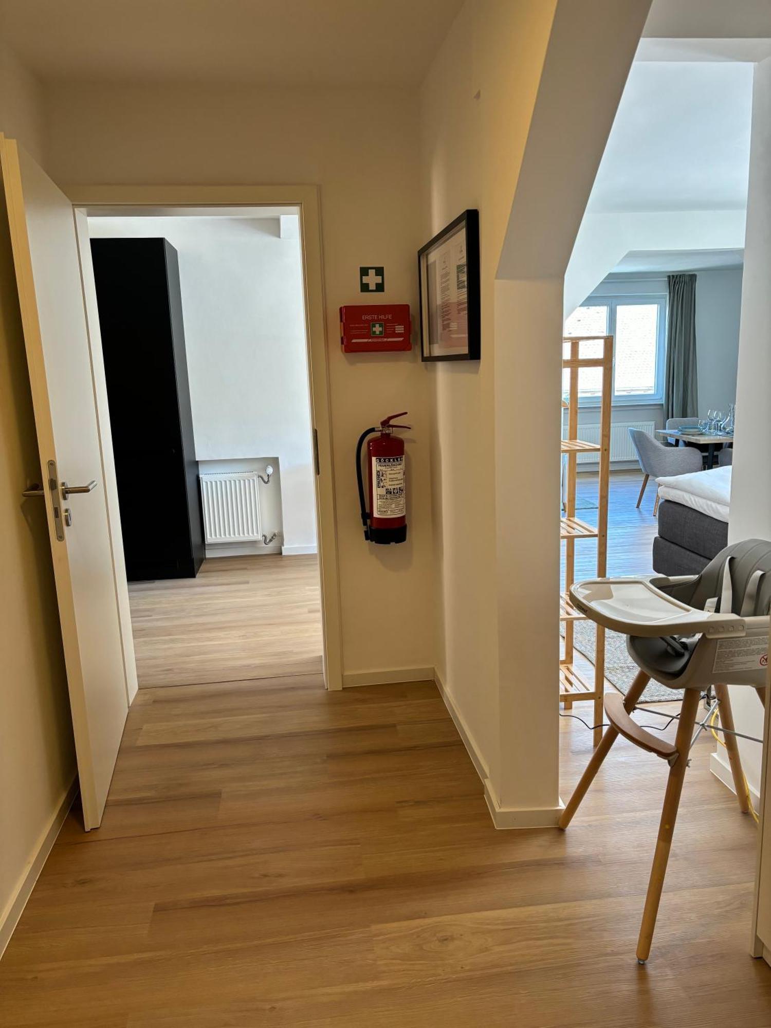 Gesamte Wohnung, Kueche, Parkplatz, Terrasse Бад-Беллинген Экстерьер фото