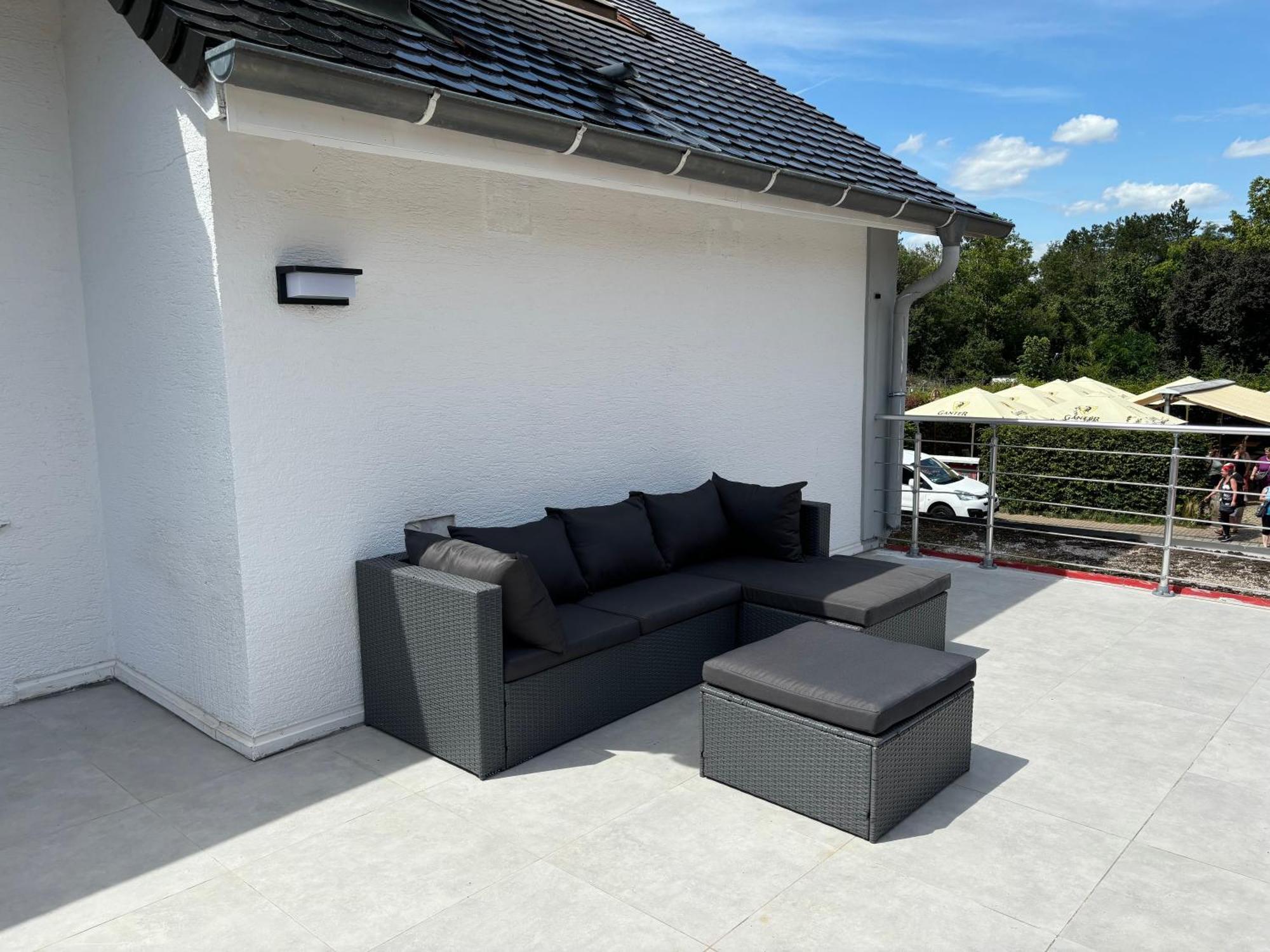 Gesamte Wohnung, Kueche, Parkplatz, Terrasse Бад-Беллинген Экстерьер фото